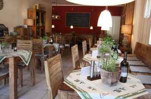 Trattoria inside