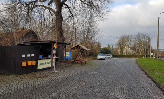 Bratwurststand outside