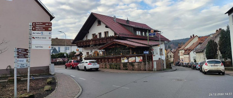 Café Dorfstübel Am Schuhmuseum outside