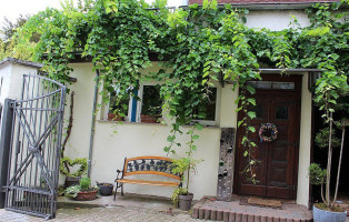 Weingut & Gutsschanke Heise am Kranzberg outside