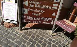 Weingut Gilda Moll Straußwirtschaft Ferienwohnung food