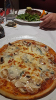 Pizzeria La Villa food