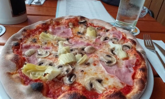 Pizzeria Und Biergarten Seeblick food
