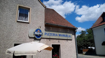 Pizzeria Manuela outside