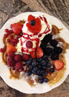 Gino's Eis Cafe food