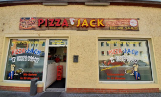 Pizza Jack outside