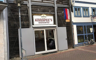 Kanapee outside