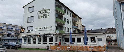 Holzkohlegrill outside