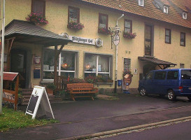 Wildspezialitäten Und Gefüllte Bauernente outside