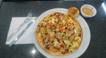 Sabri `s Pizza food