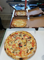 Pizzeria La Rustica Lieferservice food