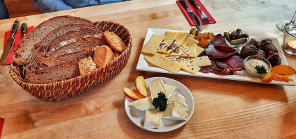 Vinum Valentin food