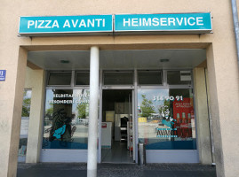 PIZZA AVANTI outside