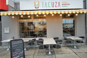 Tacuza outside