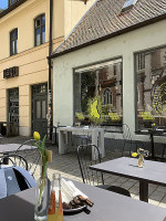 Bravo Pizza Napoletana outside