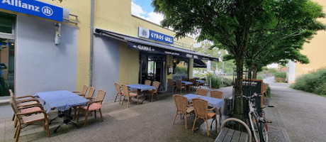 Giamas Gyros Grill outside