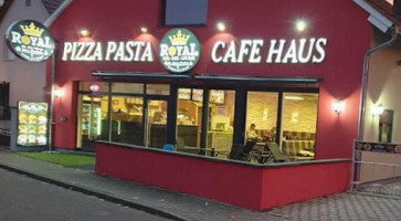 Royal Pizza Pasta Café Haus outside