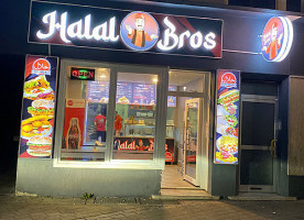 Halal Bros outside