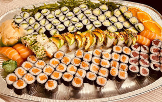 Kavi Sushi food