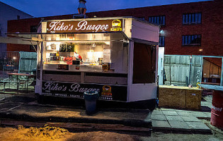 Kiko's Burger Foodtruck outside