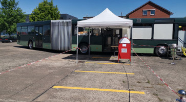 Food-bus outside