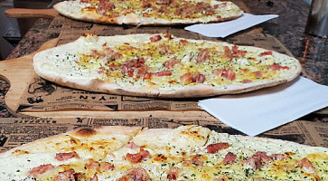 Breisgauer Flammkuchen food