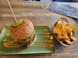 Mano's Burger food