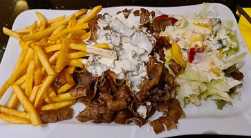 Sungur's Döner Pizza food