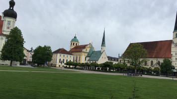 Münchner Hof outside