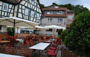 Hotel Restaurant Zum Taunus outside