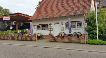 Zur Tankstelle outside