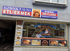 Pizzeria Konya outside