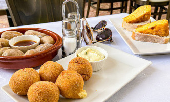 Laguna Spanisches Tapas food