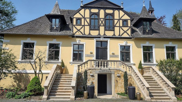 Jagdschloss Habichtswald outside