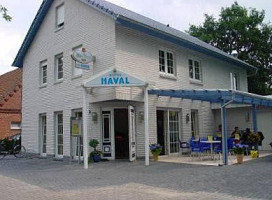 Bistro Haval outside