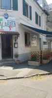 Pizzeria Calabria outside