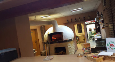 Pizza-haus inside