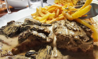 le Bistro chez Pierrette food