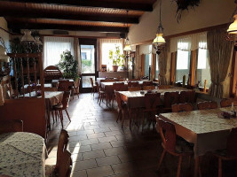 Pizzeria Cavallino inside