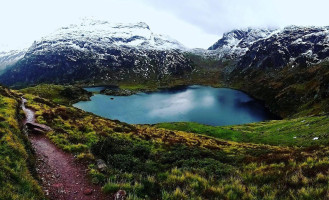 Murgseehuette (berggasthaus Murgsee) outside