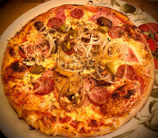 Pizzeria Roma food