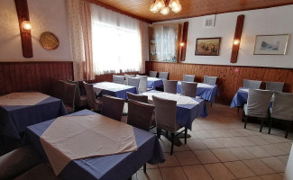 Gasthaus Zwa Weana inside