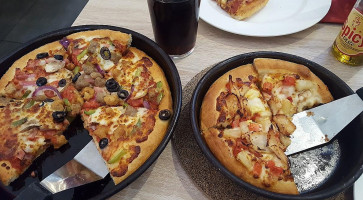 Pizza Hut Foetz food