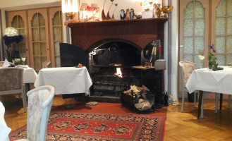 Hotel Zum Schwan Restaurant inside