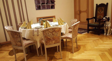 Hotel Zum Schwan Restaurant inside