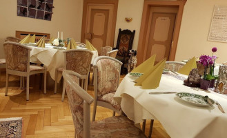 Hotel Zum Schwan Restaurant inside