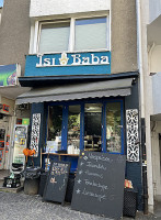 Isi Baba *falafel* outside