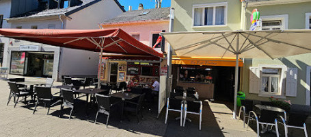 Mustafa Döner Kebab outside