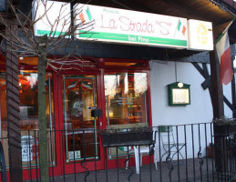 Pizzeria La Strada`s outside