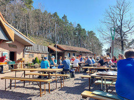 Jung-Pfalz-Hutte outside